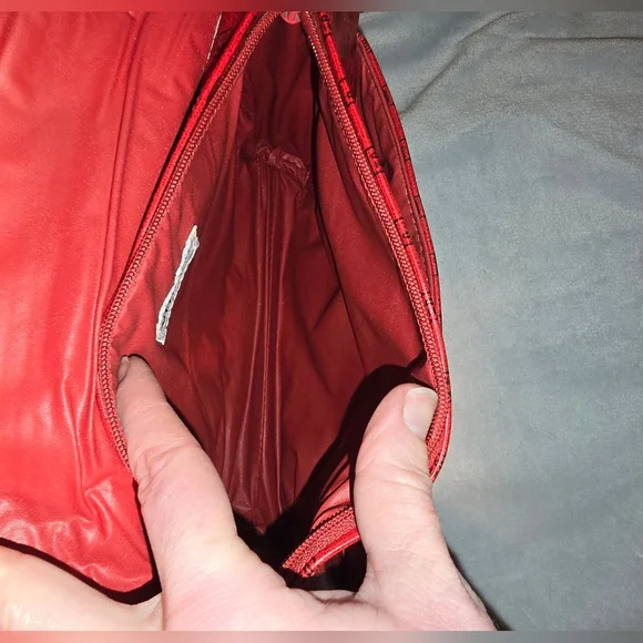 Gitano Vintage 80s Red Vinyl Crossbody Bag - Picture 5 of 12